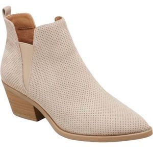 Universal Thread Ankle Bootie, taupe, 2in heal, size 10, like new.